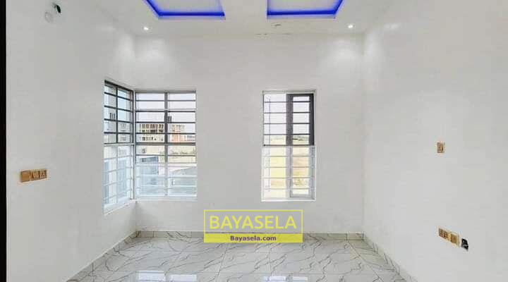 3bedroom smart Bungalow with 2.5kva solar