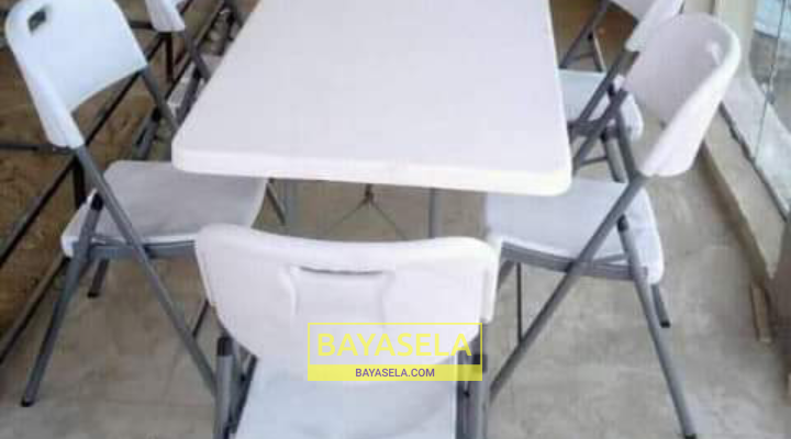 Plastic round banquet table