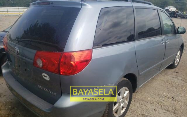 FOR SALE CLEAN TOYOTA SIENNA ON 08068934551