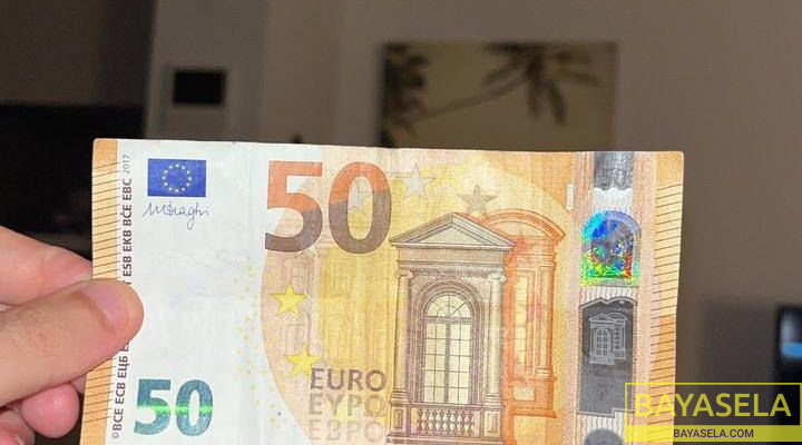 Acheter de faux billets de 20 euros